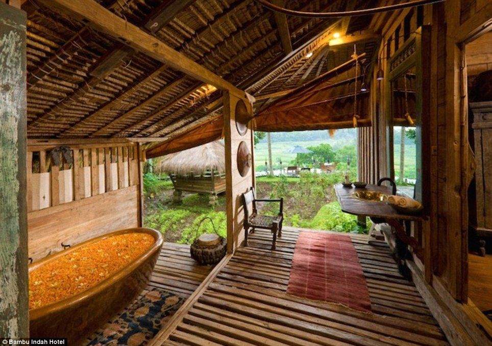 Kamar mandi di Hotel Bambu Indah