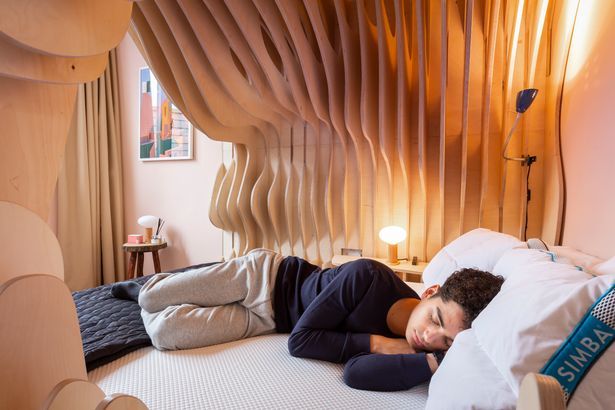 Tempat tidur berbentuk rahim yang bisa menjaga kualitas tidur.