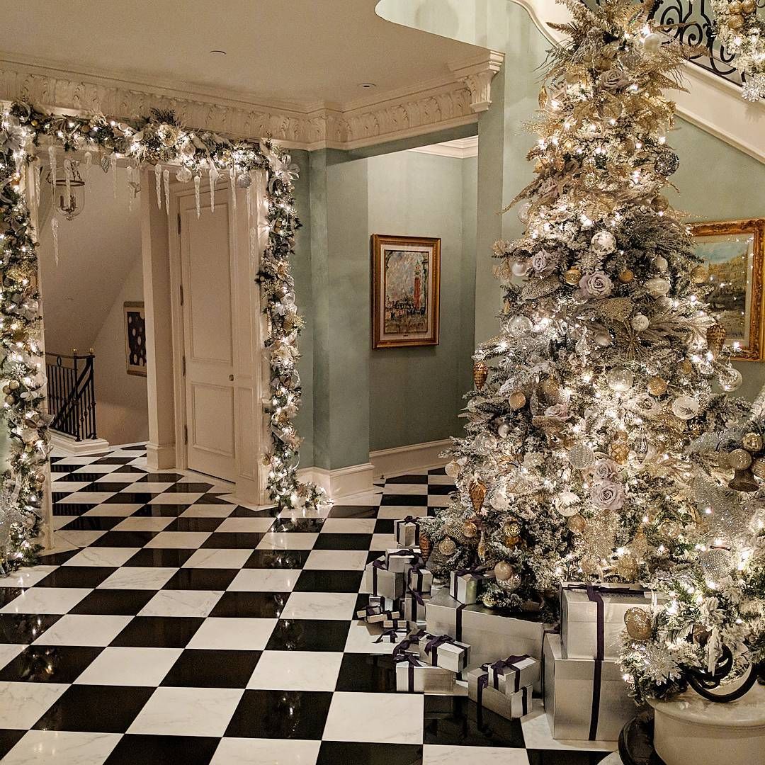 Dekorasi Natal di rumah Nicky Hilton