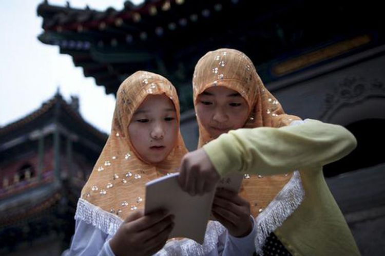Muslim Uighur di Xinjian, China.