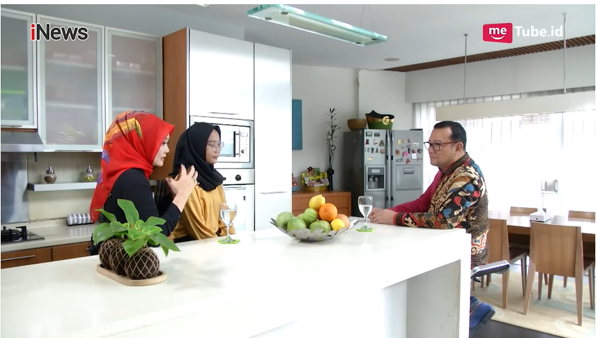 Dapur di Rumah Ridwan Kamil bernuansa putih bersih