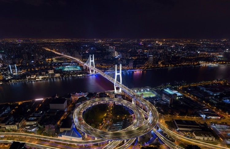 Sistem pencahayaan berbasis IoT di Jembatan Nanpu di Shanghai, China, sepanjang 11 km