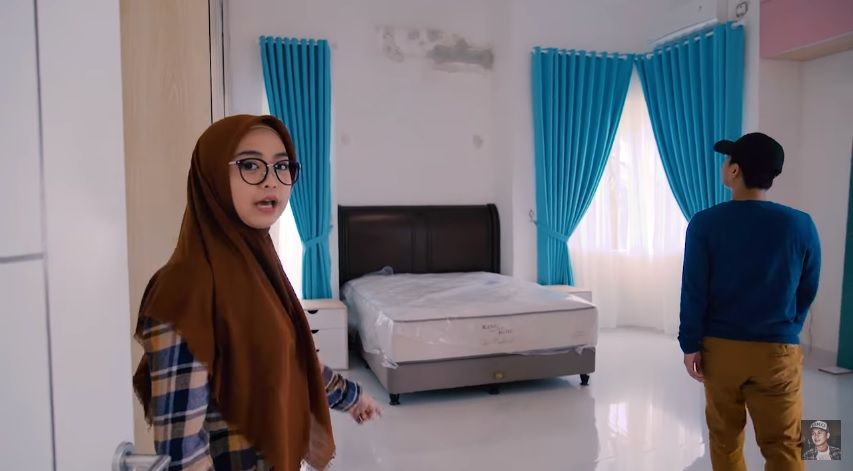Mengintip Rumah Mewah Ria Ricis Yang Baru Di Jakarta Selatan Desainnya Unik Ada Cermin Dimana Mana