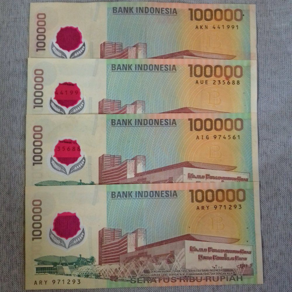 uang kertas Rp100 ribu berbahan plastik