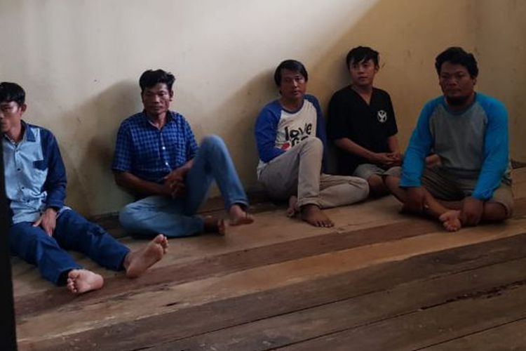 Lima pelaku pengeroyokan terhadap Briptu Yusuf yang menyerahkan diri ketika berada di sel tahanan Polres OKU Selatan, Rabu (2/1/2019).(ISTIMEWA)