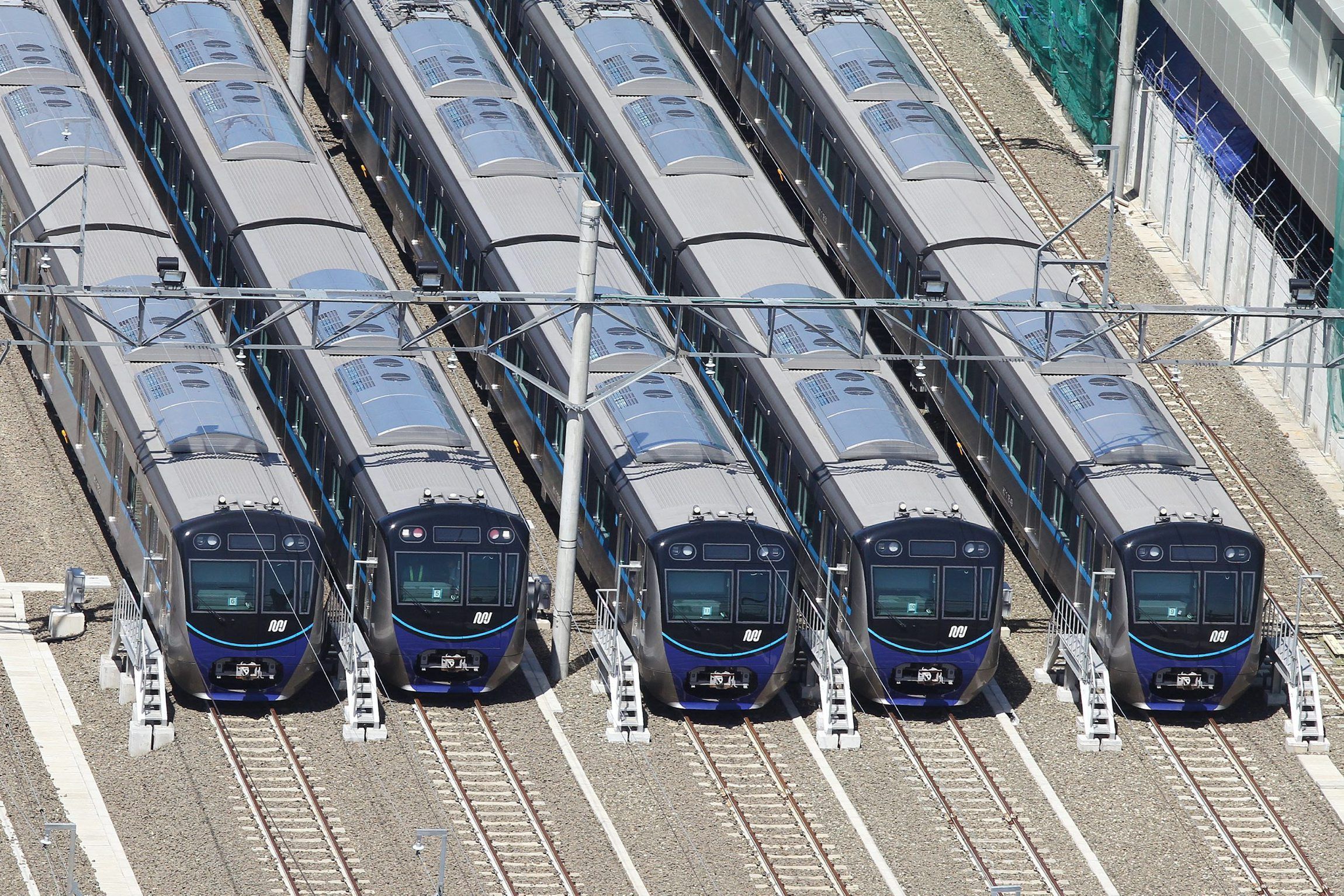 Suasana terkini depo Mass Rapid Transit (MRT) Lebak Bulus dilihat dari gedung Poins Square, Jakarta 