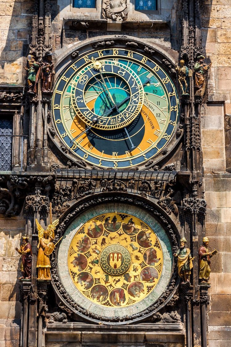 Jam yang sudah ada sejak abad pertengahan ini ternyata masih berfungsi hingga kini