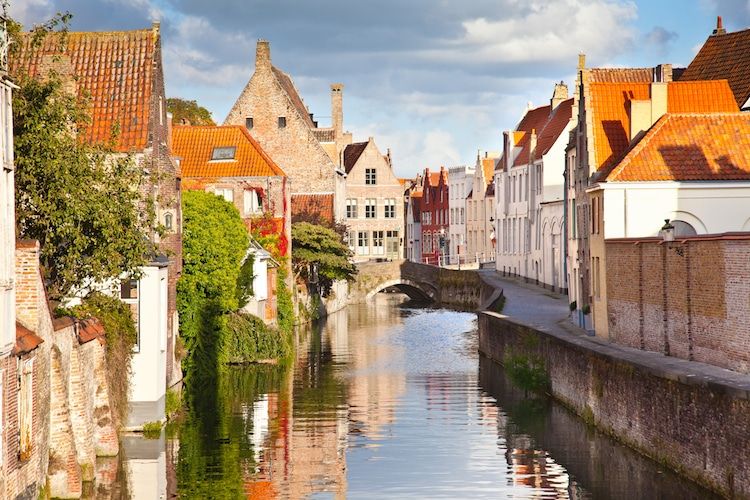 Tidak hanya keindahannya, Kanal Bruges juga terkenal untuk perdagangan