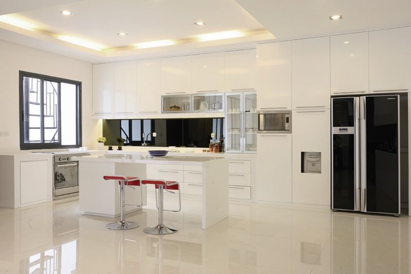 Dapur modern dan lapang dnegan island.