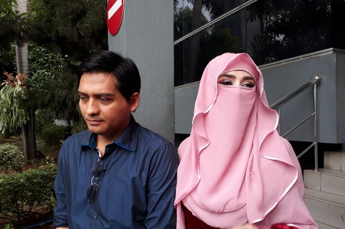 Lucky Hakim dan Tiara Dewi saat ditemui Grid.ID di Polda Metro Jaya. Rabu (9/1/2019).