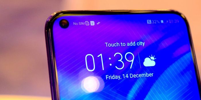 Honor View 20 menjadi primadona booth Huawei di CES 2019, dengan posisi kamera depannya yang inovatif.