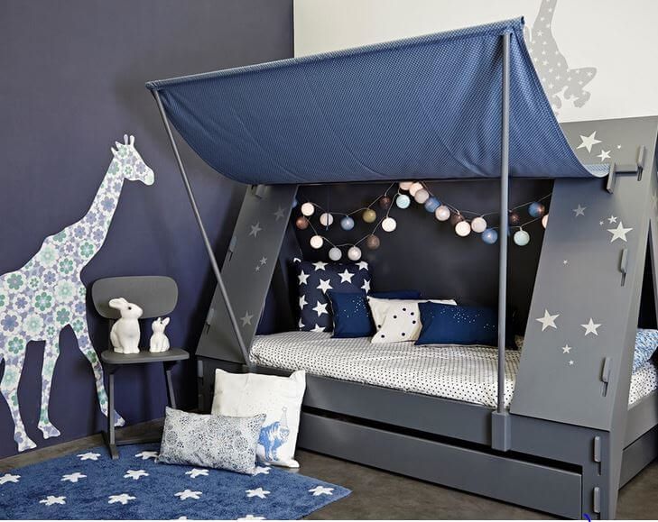 Tenda berkanopi pada ruang bermain sekaligus kamar tidur anak