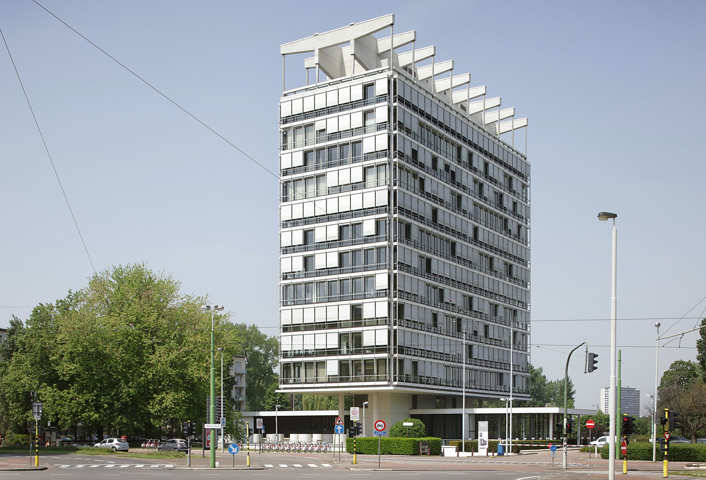 5 Bangunan Keren Karya Arsitek Belgia Léon Stynen yang Layak Kamu Kunjungi