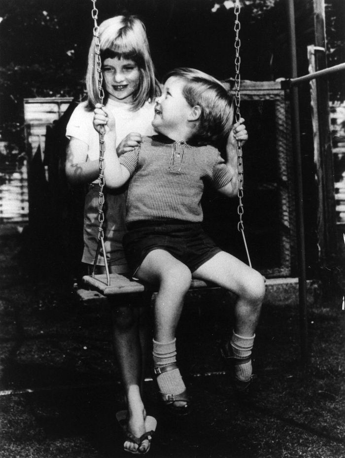 Foto masa kecil Putri Diana.