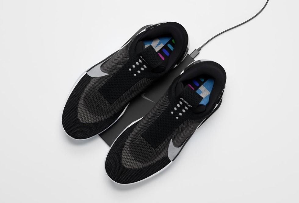 Pengisian daya sneakers Nike Adapt BB