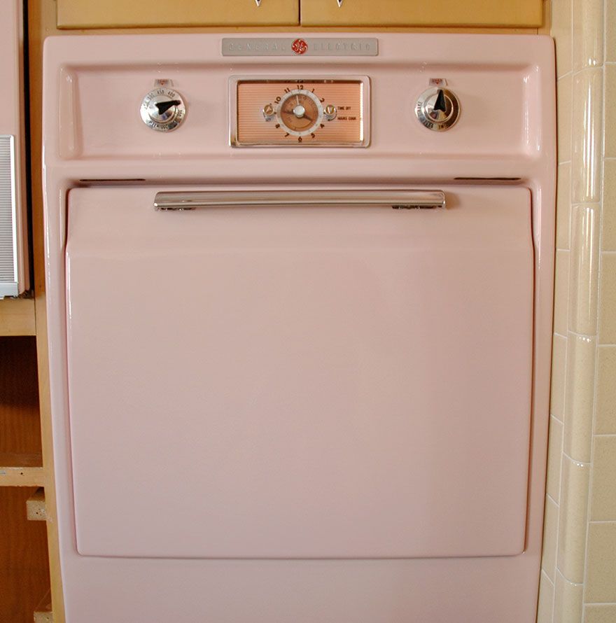 Oven dengan warna senada dengan kitchen set