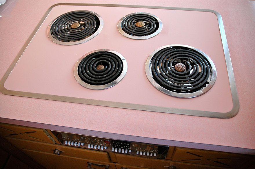 Unik Banget dan Serba Pink ,Dapur Retro Ini Sempat Viral karena Bertemakan Sitkom Keluarga Amerika Tahun 1950-an!