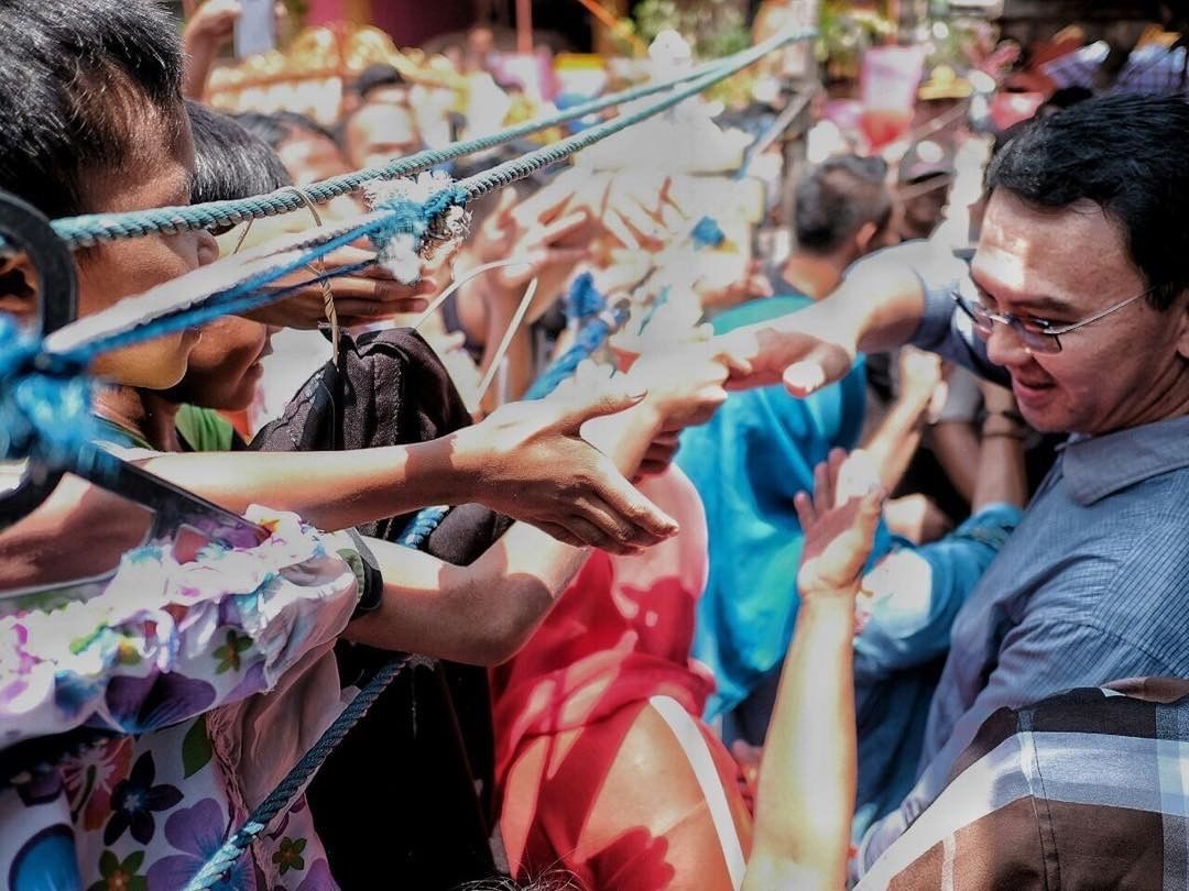 Basuki Tjahaja Purnama atau Ahok atau BTP saat berinteraksi dengan warga DKI Jakarta.