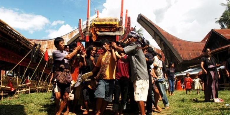 Upacara kubur di Tana Toraja.