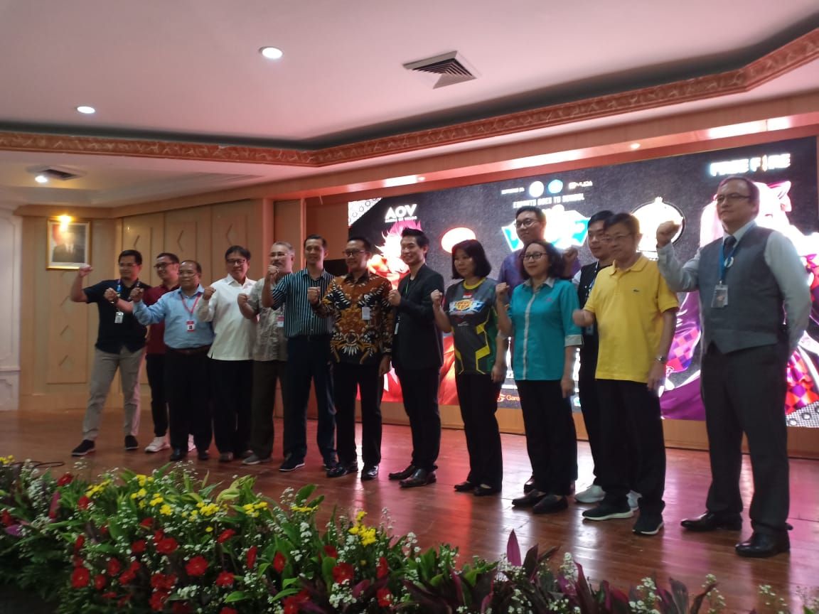 Kemenpora, Garena, dan Fruit Tea Sosro membuka pertandingan Youth National Esports Championship 2019 hari ini. (29/01)