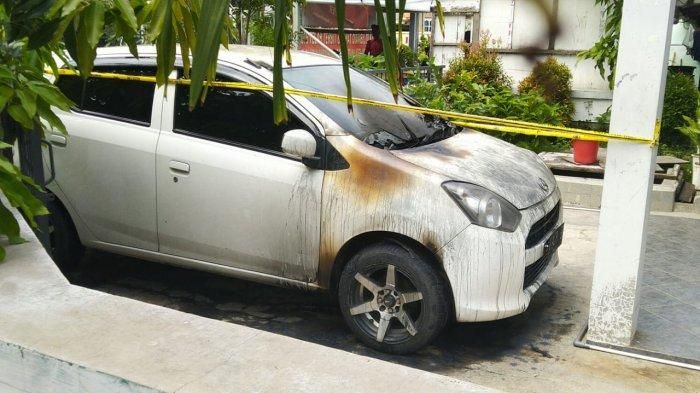 Daihatsu Ayla jadi korban teror kain api di Semarang
