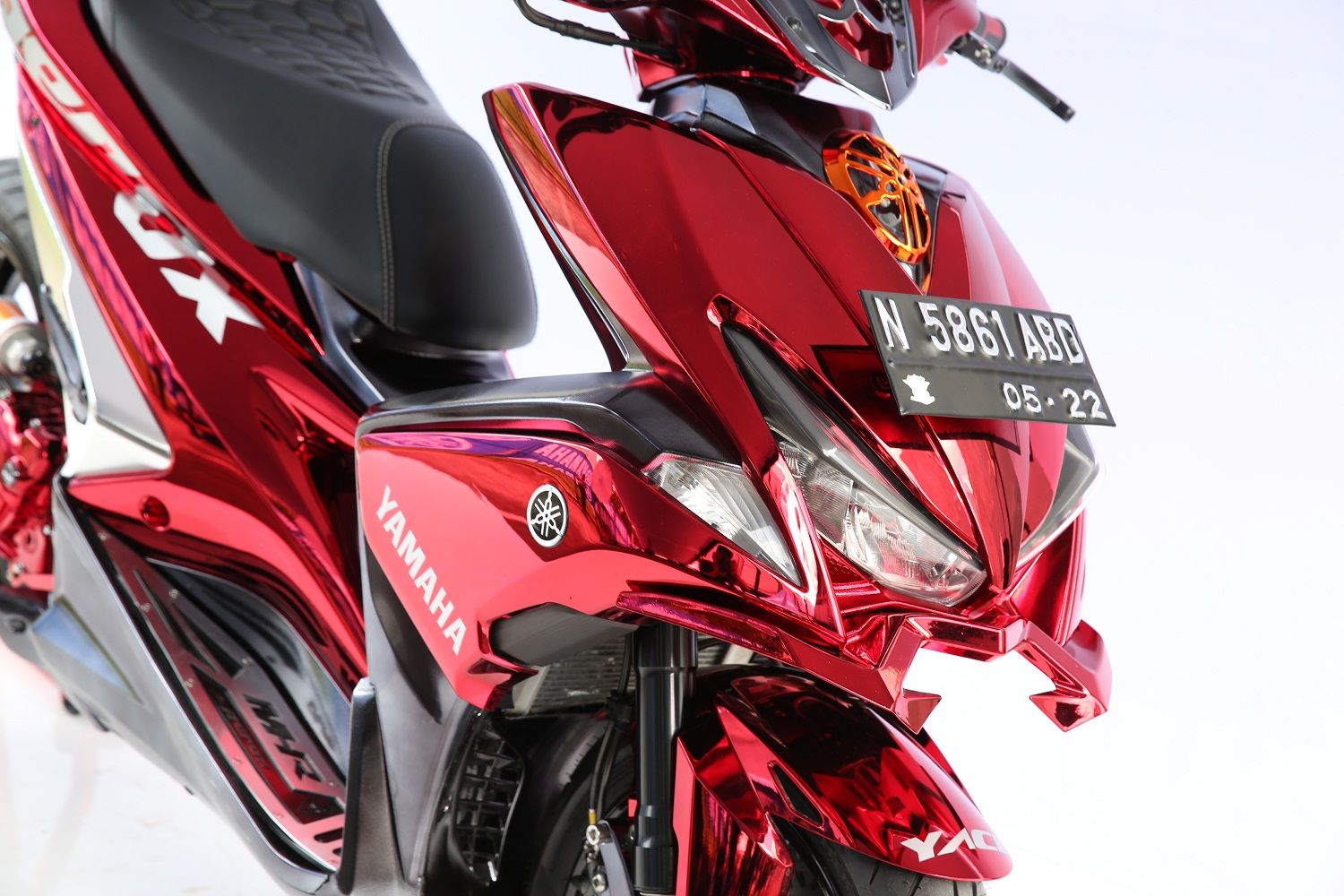 Kalem Tapi Brutal Ini Motor Yamaha Aerox Terbaik Di Customaxi Surabaya 2019 Semua Halaman Motorplus