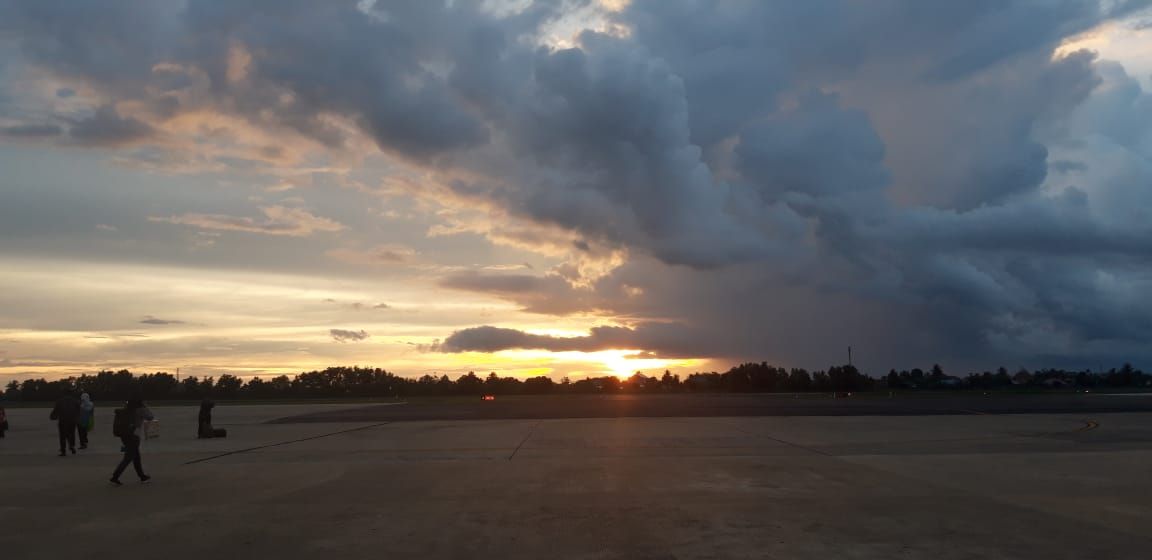 Matahari terbenam dari Bandara Tjilik Riwut, Palangkaraya