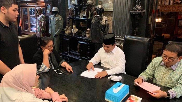 Prabowo tengah malam datang ke rumah Mulan Jameela dan Ahmad Dhani.