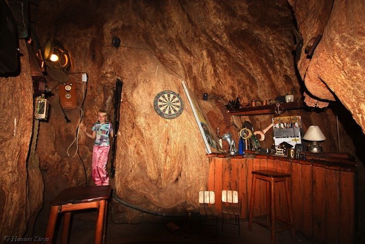 Bagian interior Baobab Bar