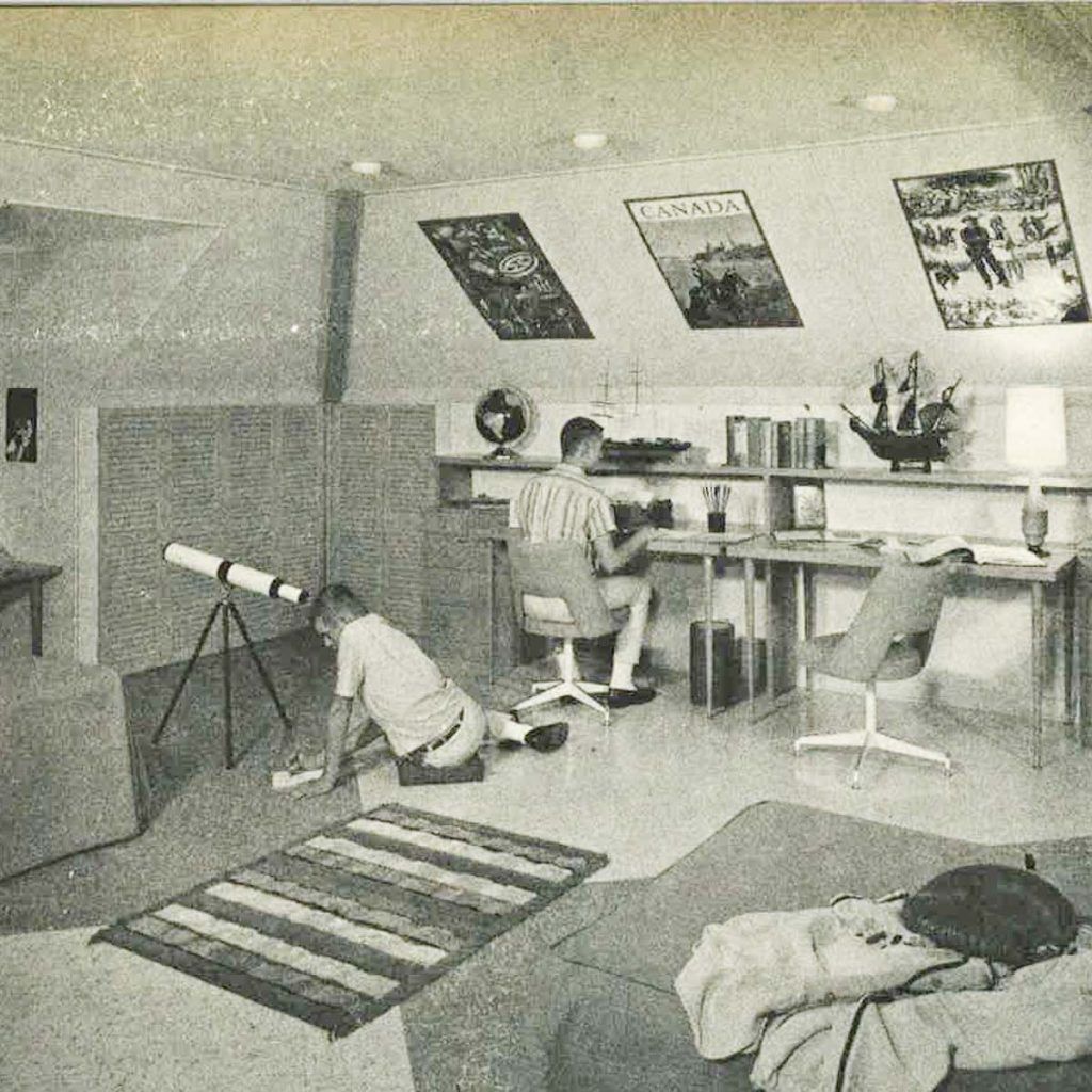 Loteng yang digunakan sebagai ruang bermain dan ruang belajar pada tahun 50an