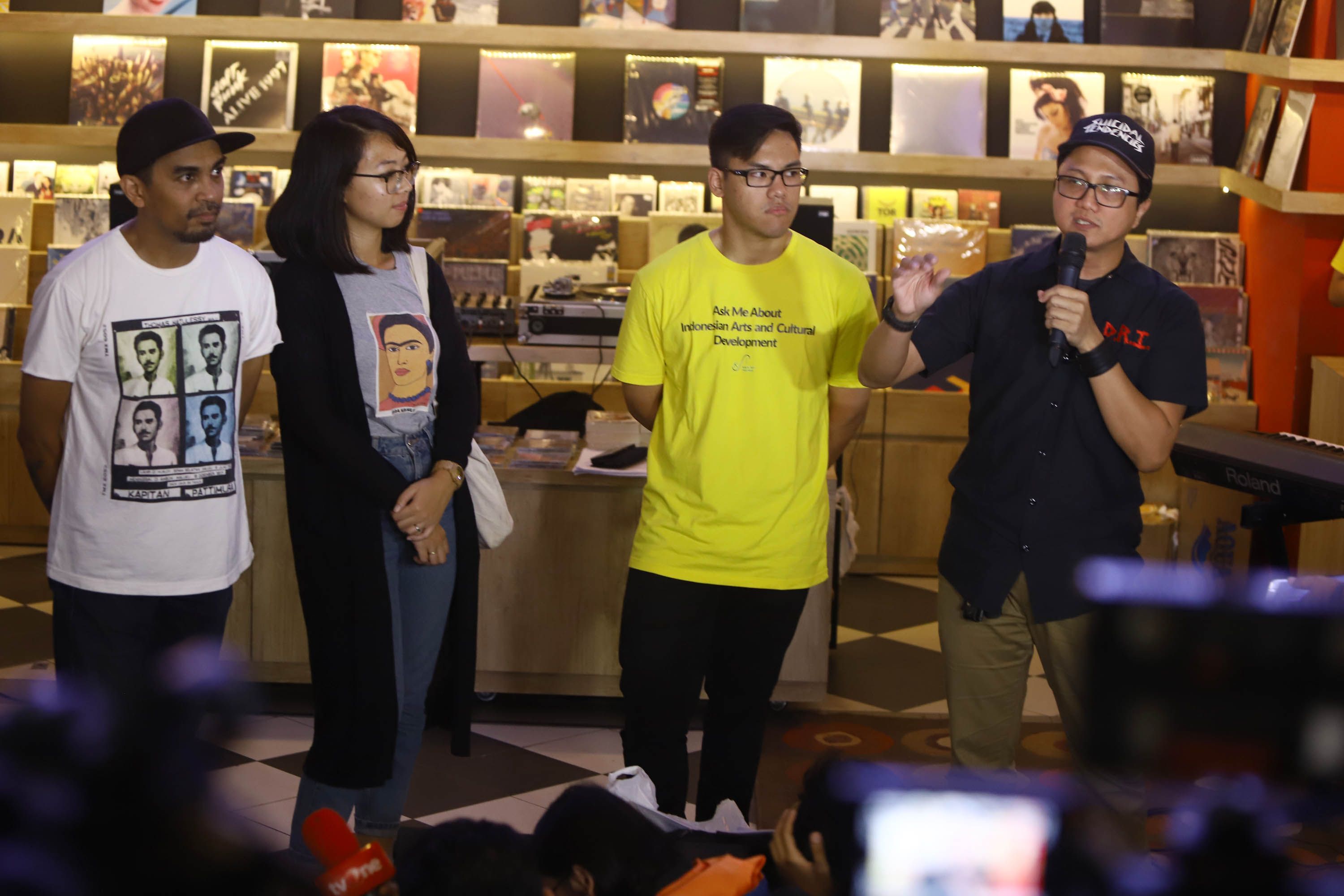 Penyanyi Glenn Fredly bersama sejumlah musisi menghadiri diskusi terkait RUU Permusikan di Jakarta, Senin (4/2/2019). Sebelumnya, RUU Permusikan mendapat penolakan dari ratusan pelaku musik yang tergabung dalam Koalisi Nasional Tolak RUU Permusikan karena RUU tersebut dinilai tidak memiliki urgensi 