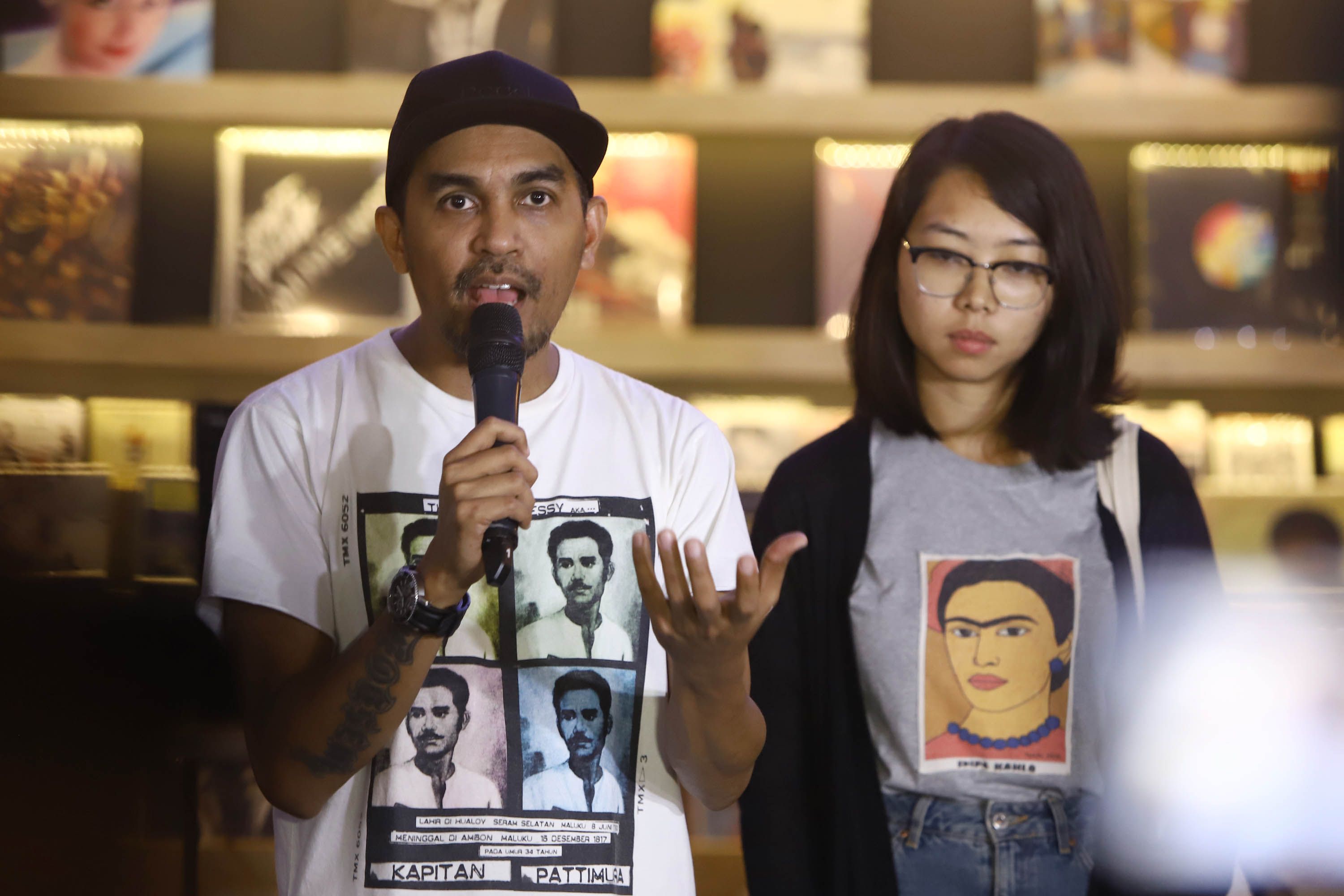 Penyanyi Glenn Fredly bersama sejumlah musisi menghadiri diskusi terkait RUU Permusikan di Jakarta, Senin (4/2/2019). Sebelumnya, RUU Permusikan mendapat penolakan dari ratusan pelaku musik yang tergabung dalam Koalisi Nasional Tolak RUU Permusikan karena RUU tersebut dinilai tidak memiliki urgensi 