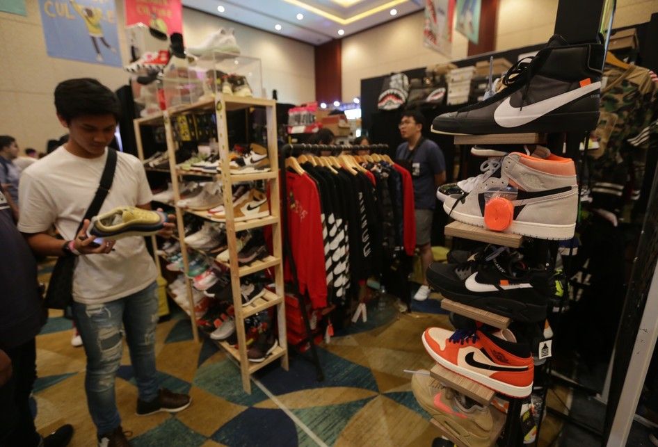 Suasana Jakarta Sneaker Day 2019 di The Hall Senayan City, Jakarta, Kamis (7/2/2019). Bertema Community Enabler, Jakarta Sneaker Day akan berlangsung hingga 9 Februari 2019 mendatang.