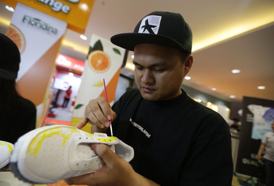 Suasana Jakarta Sneaker Day 2019 di The Hall Senayan City, Jakarta, Kamis (7/2/2019). Bertema Community Enabler, Jakarta Sneaker Day akan berlangsung hingga 9 Februari 2019 mendatang.