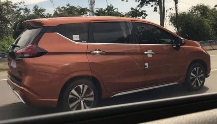 Penampakan samping dan belakang diduga Nissan Livina terbaru