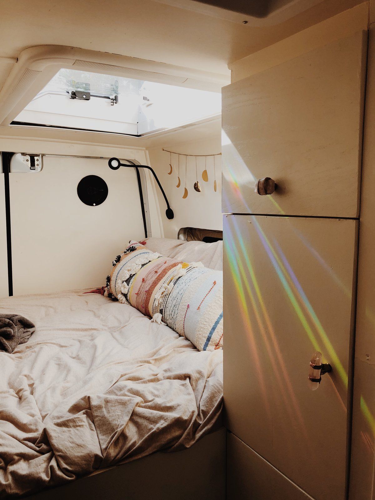 Mobil van jadi rumah impian