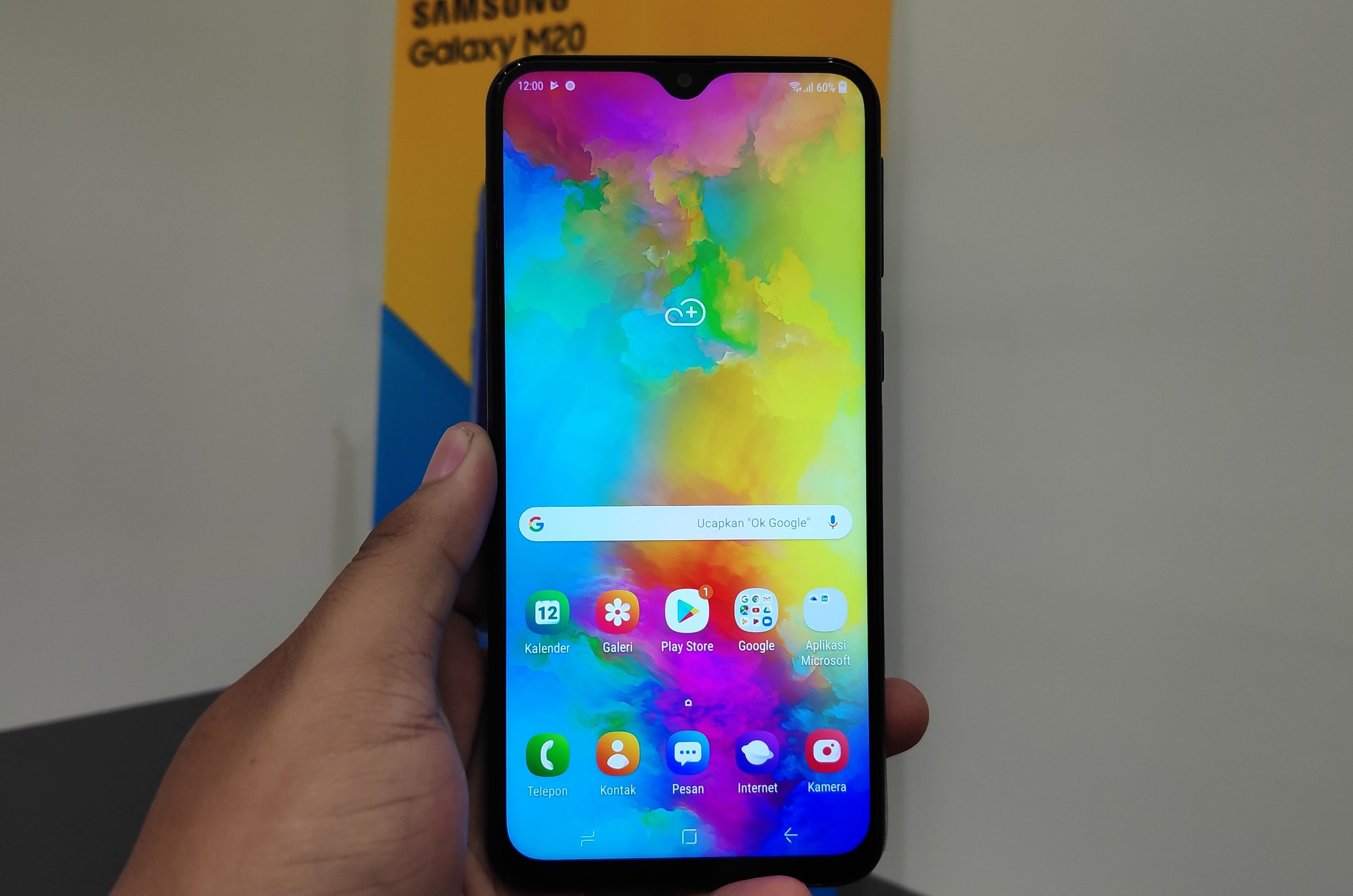 Tampak depan Samsung Galaxy M20