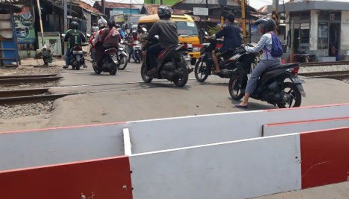 Kecelakaan sering terjadi gegera menerobos palang pintu rel kereta api 