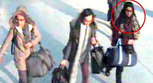 Shamima Begum meninggalkan Inggris dengan dua temannya untuk ergabung dengan ISIS.