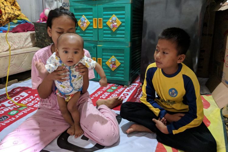 Keluarga Kecil Putra, Bocah 12 Tahun Yang Harus Berjualan Cilok Sepeninggalan Orang Tuanya 