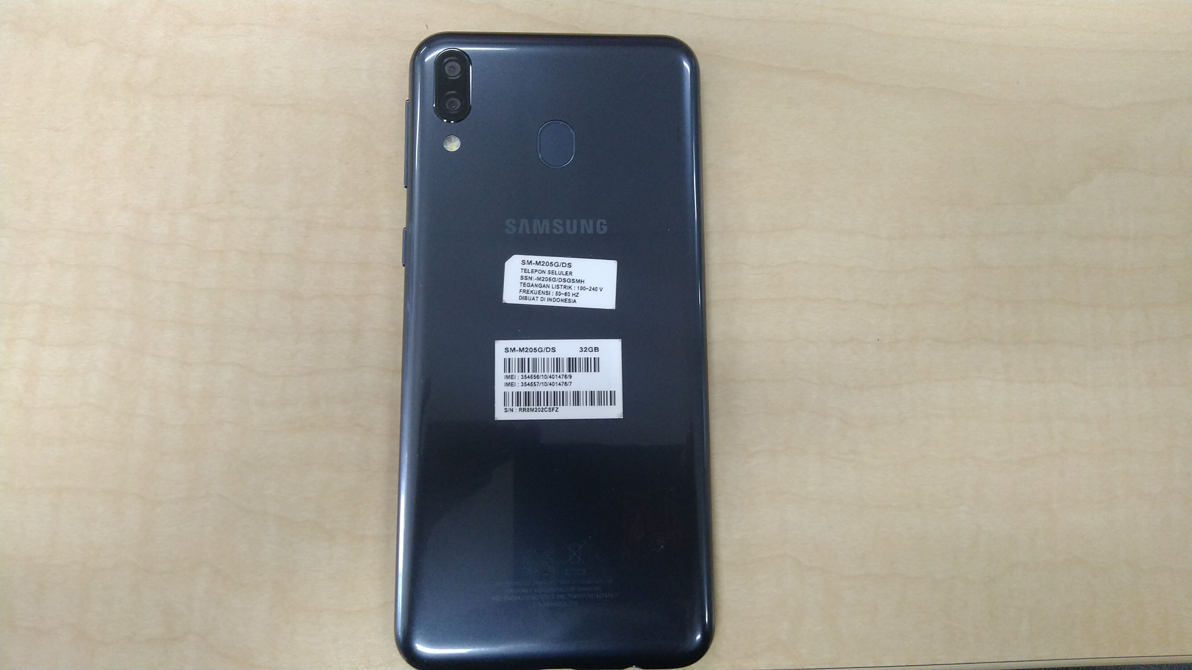 Bagian belakang Samsung Galaxy M20