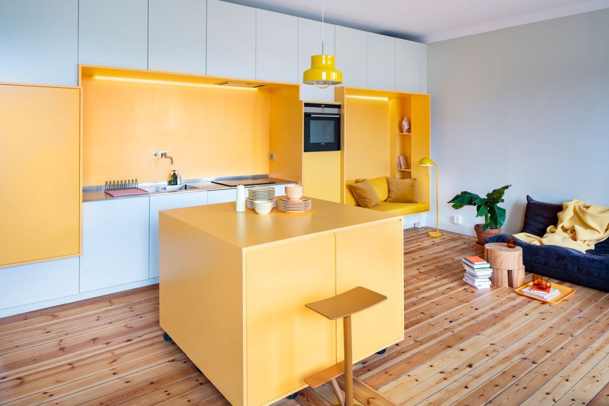 Apartemen dengan dominasi warna kuning