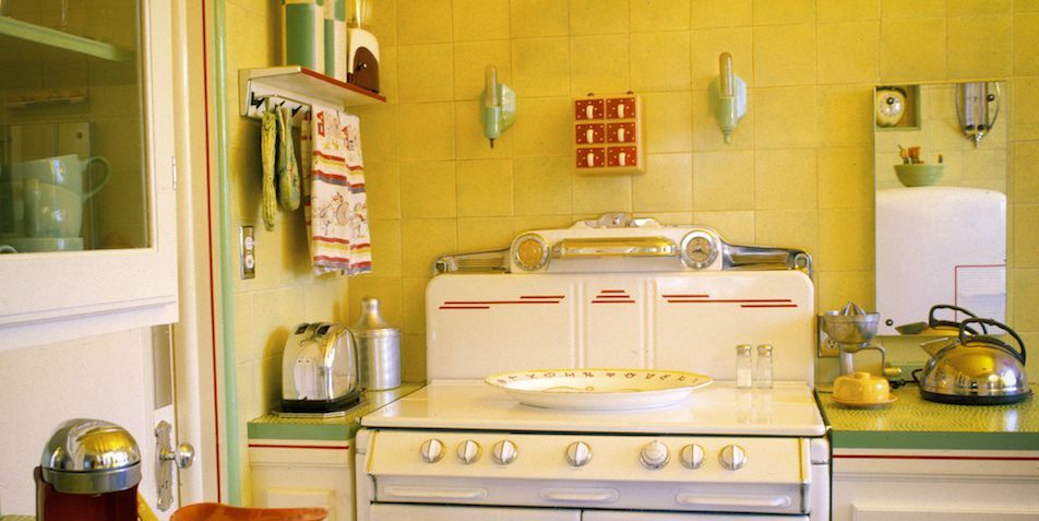 Inspirasi dapur retro nunasa kuning.