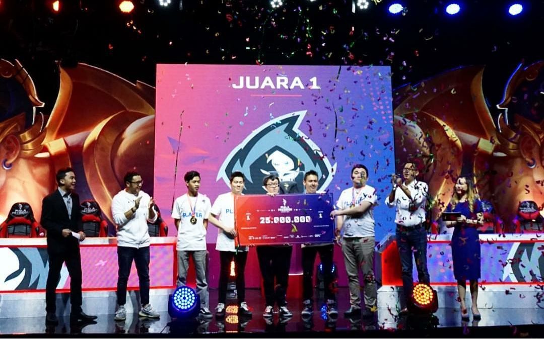 Revo eSports juara 1 babak final kualifikasi Piala Presiden eSports 2019 regional Surabaya