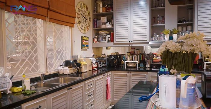 Dapur Indoor di rumah Rieta Amilia, ibu Nagita Slavina