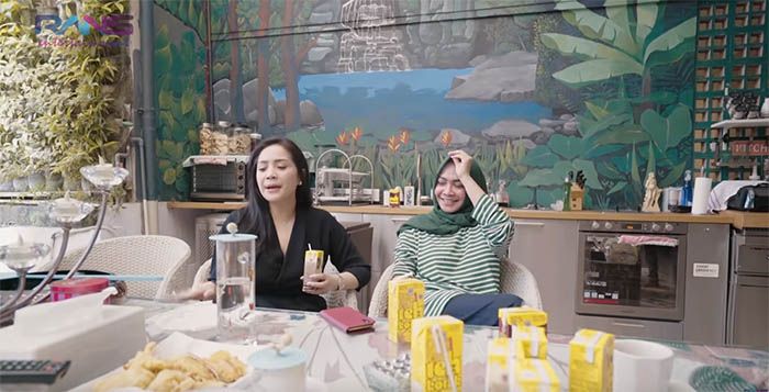 Dapur Outdoor di rumah Rieta Amilia, ibu Nagita Slavina