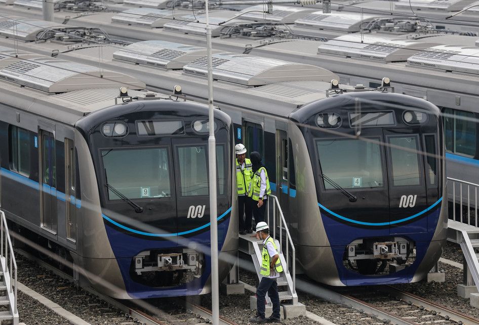 Rangkaian kereta Mass Rapid Transit (MRT) saat uji coba dari Stasiun Lebak Bulus ke Bundaran HI di Jakarta, Senin (18/2/2019). Kereta MRT atau Ratangga akan dibuka untuk komersil antara tanggal 24 - 31 Maret 2019.