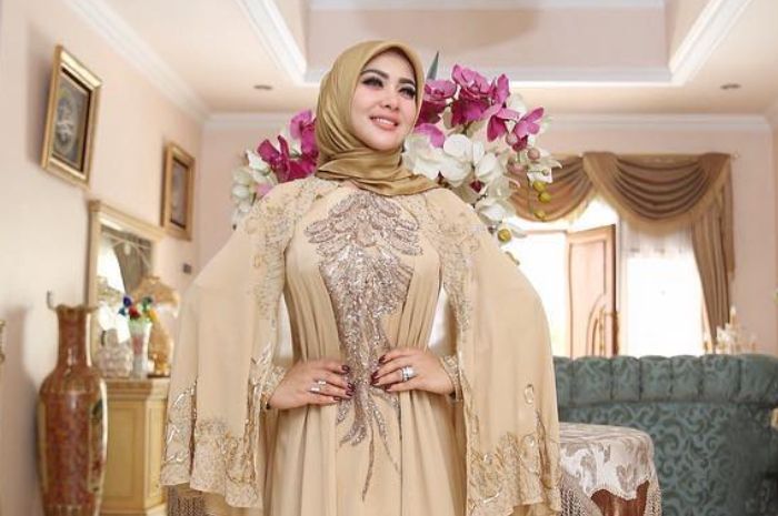 Tampil simpel dan santun dengan hijab, calon istri Reino Barack Syahrini bawa tas mewah ratusan juta rupiah