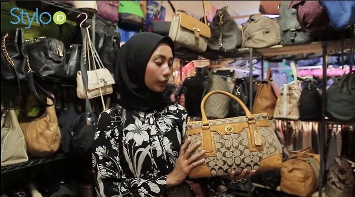 Berburu Tas Branded Preloved Murah di Pasar Baru Jakarta, Shopaholic Wajib  Tahu! - Semua Halaman - Stylo