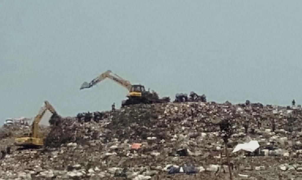 Tempat pembuangan sampah akhir di Bantargebang.